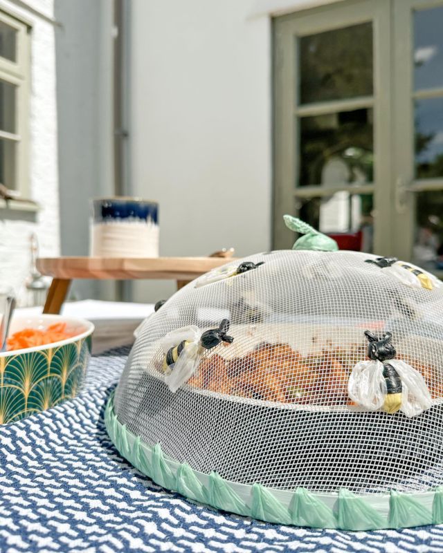 A little bit in love with the food cover from @shopmatalan 🐝🐝🐝

You know what they say a weekend we’ll spent brings a week of content. We managed to do so many things on our to do list but all was not rosy as our boiler decided to gush out water everywhere in the bathroom and down the hallway 💦💦💦 

Fingers crossed it’s fixed today so we can grab a hot bath tonight! 💙
